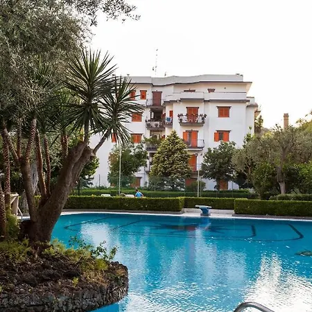 Short-lets D33, Part Of The House Is Available For Short-term In Center