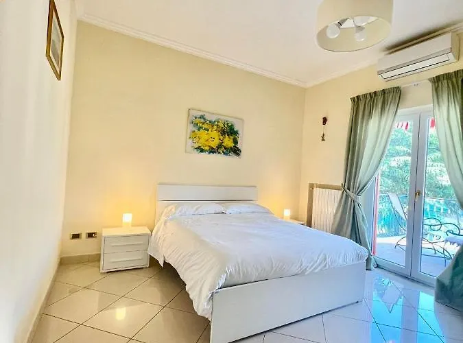 Short-lets D33, Part Of The House Is Available For Short-term In Center Apartment *