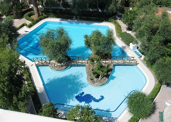 Short-lets D33, Part Of The House Is Available For Short-term In Center Sorrento