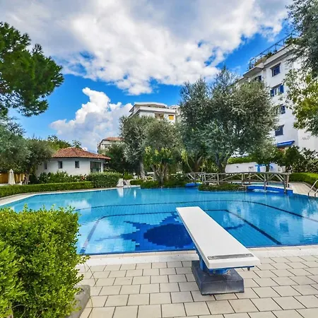 Short-lets D33, Part Of The House Is Available For Short-term In Center Sorrento