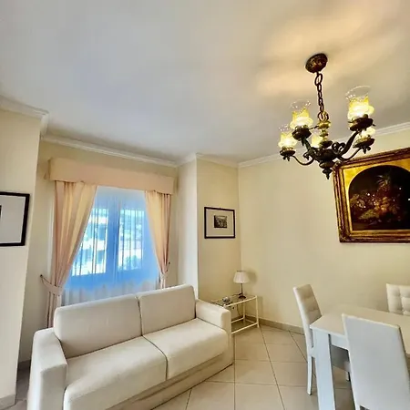Appartement Short-lets D33, Part Of The House Is Available For Short-term In Center