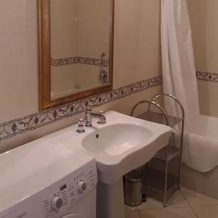 Appartement Short-lets D33, Part Of The House Is Available For Short-term In Center